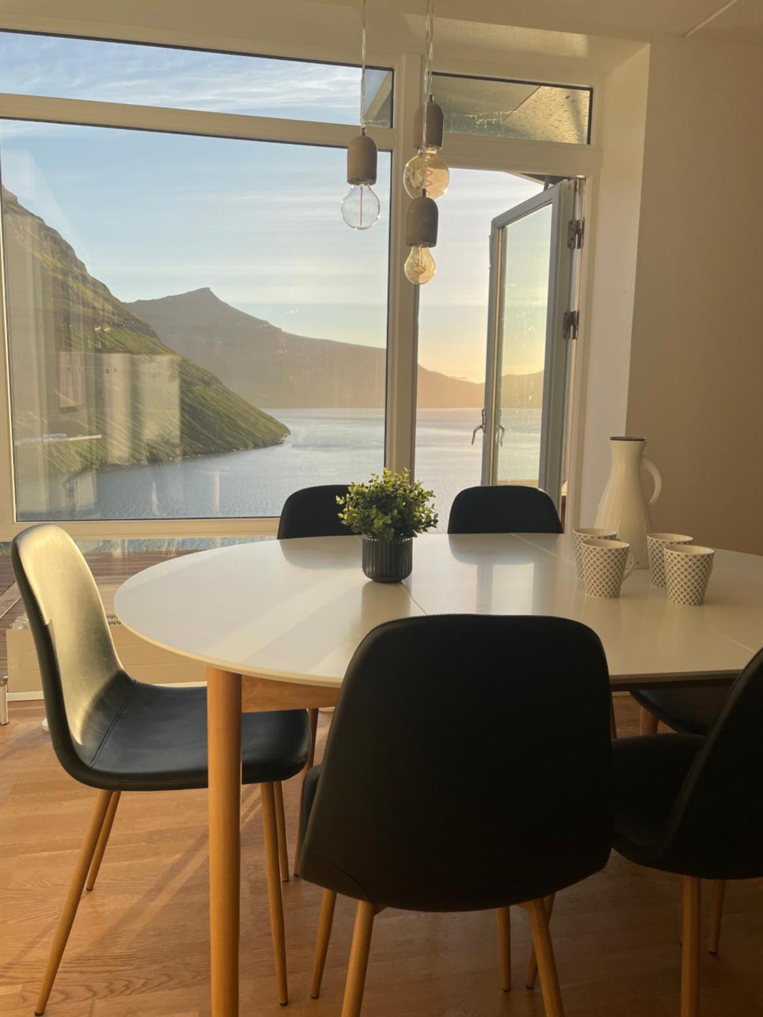 Unique Sea & Landscape View And Spacious Apartment Klaksvík Exterior photo