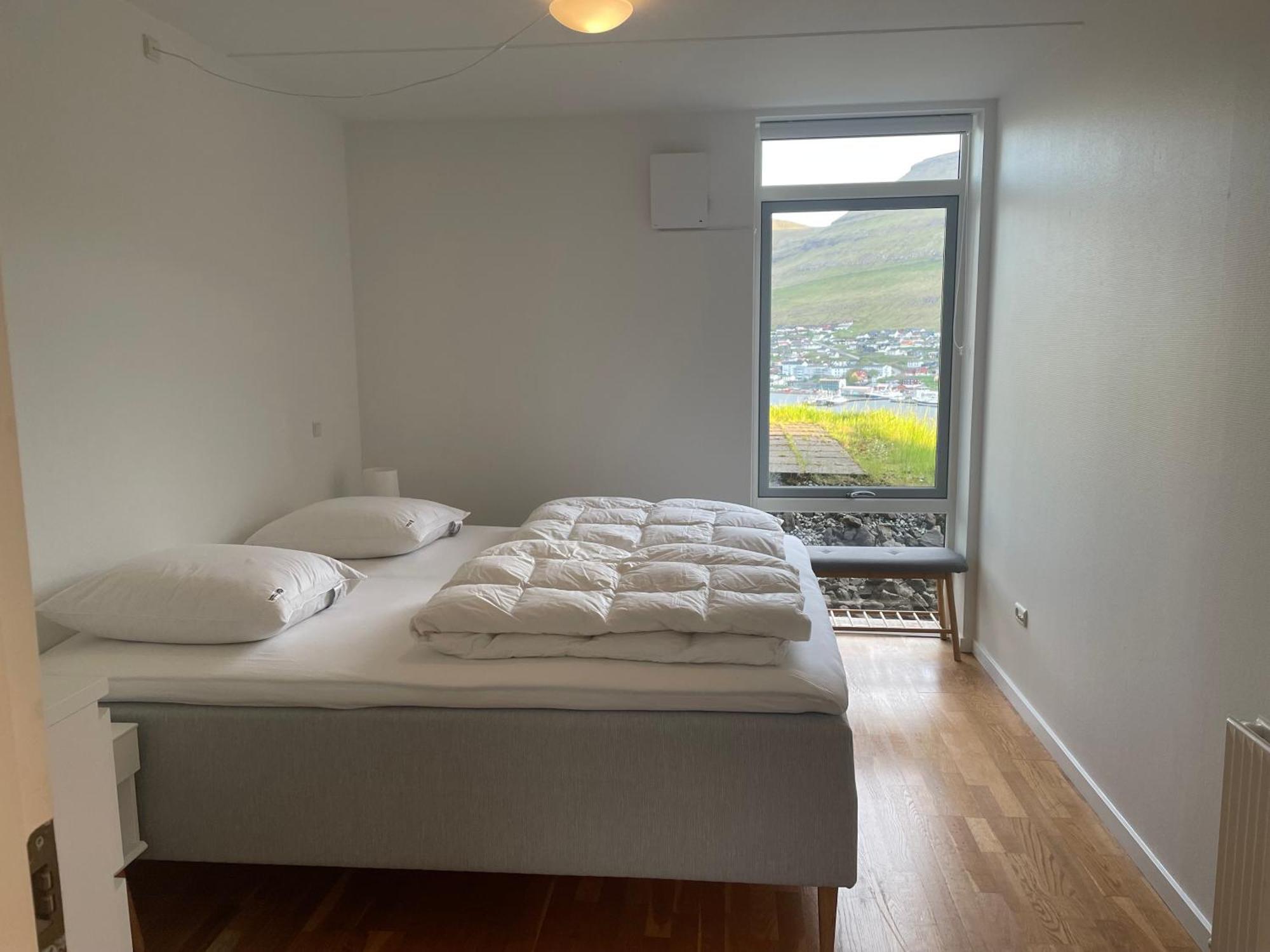 Unique Sea & Landscape View And Spacious Apartment Klaksvík Exterior photo