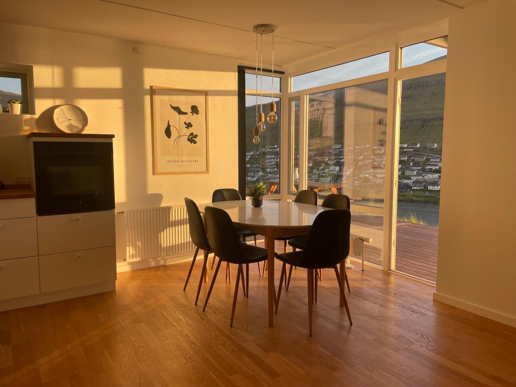 Unique Sea & Landscape View And Spacious Apartment Klaksvík Exterior photo