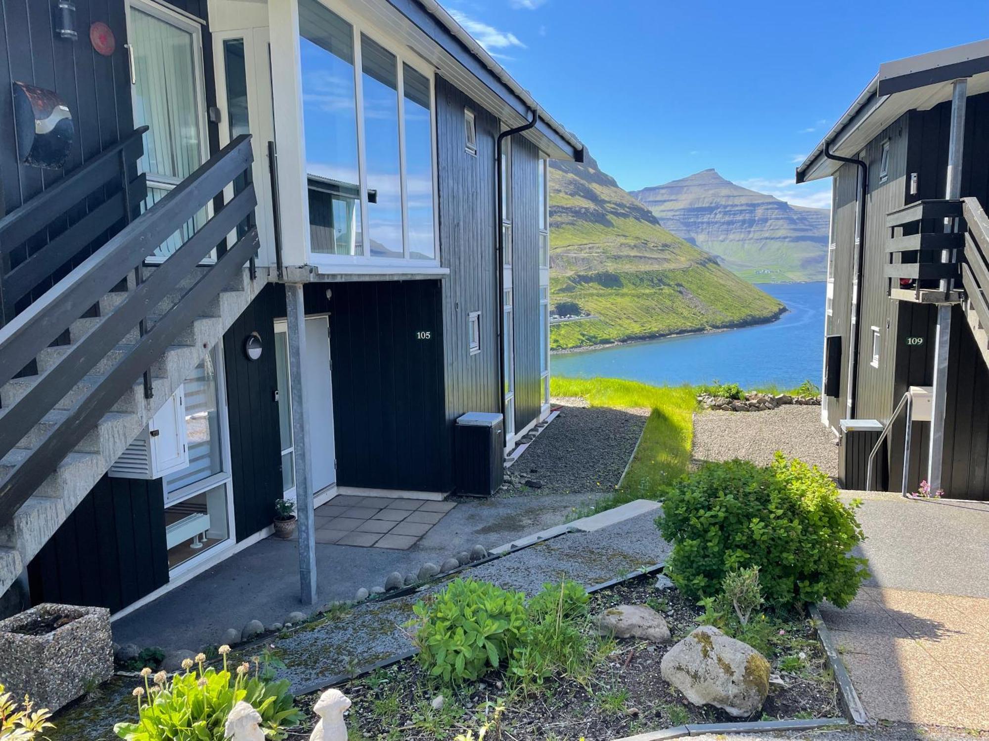 Unique Sea & Landscape View And Spacious Apartment Klaksvík Exterior photo
