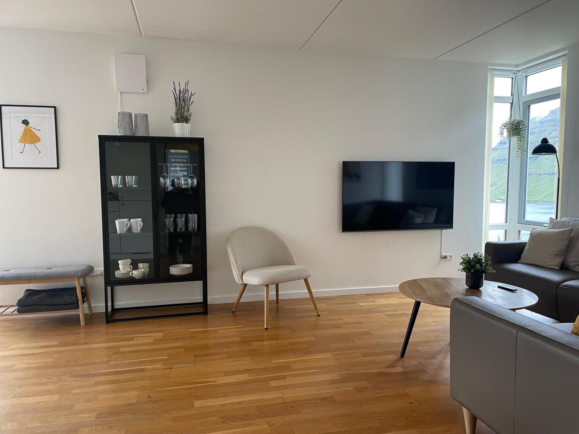 Unique Sea & Landscape View And Spacious Apartment Klaksvík Exterior photo