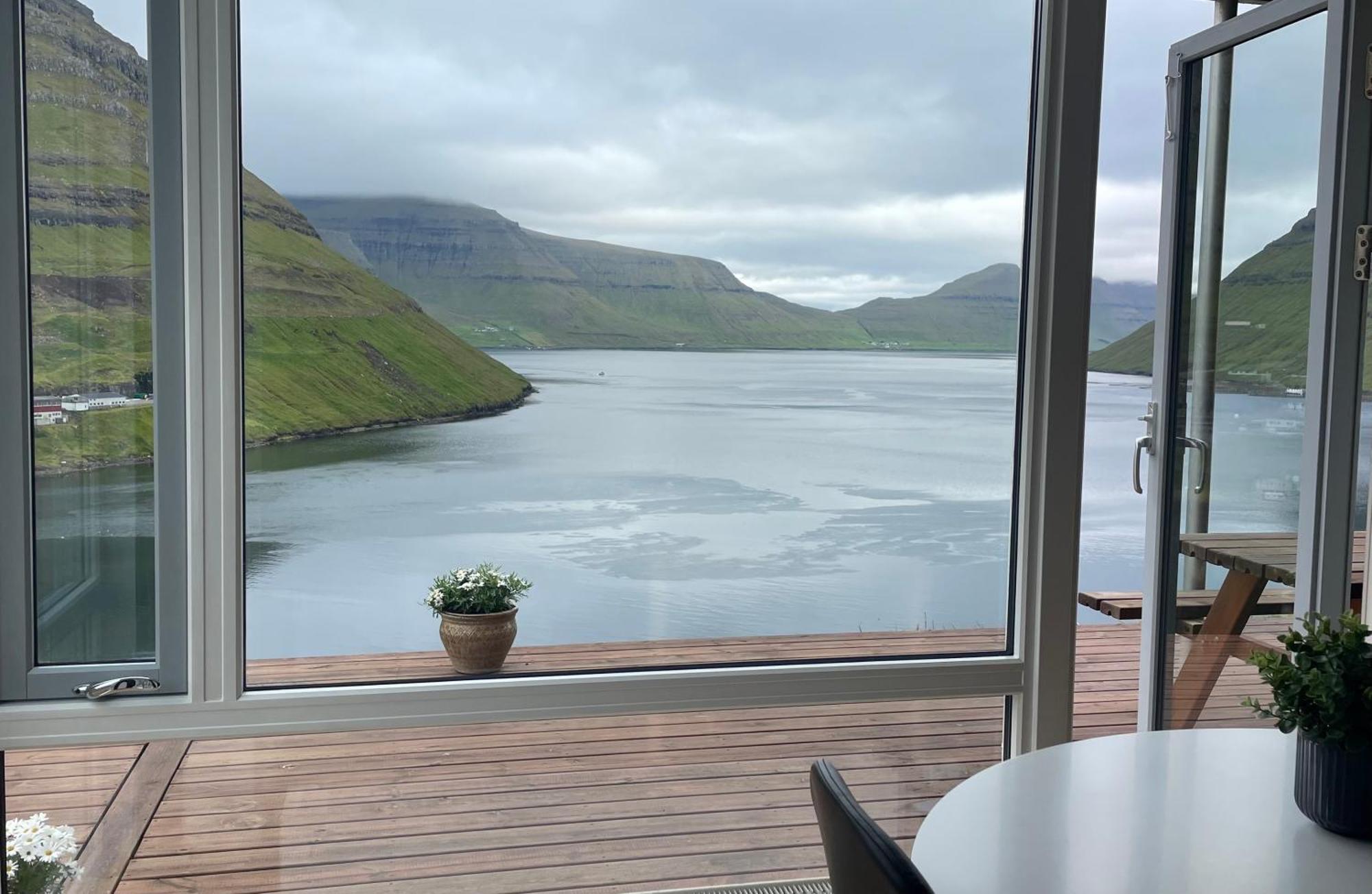 Unique Sea & Landscape View And Spacious Apartment Klaksvík Exterior photo